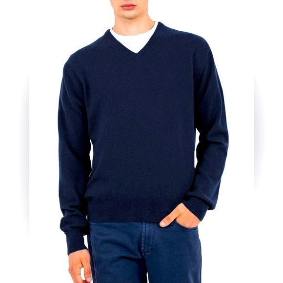 Brooks Brother Ultimate Merino Wool V-Neck Sweater in Navy. Size M